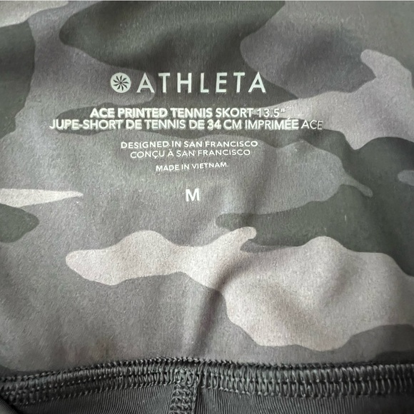 Athleta Camo Ace Printed Tennis Skort 13.5” Built in Shorts, Black/Gray, M - Picture 2 of 11